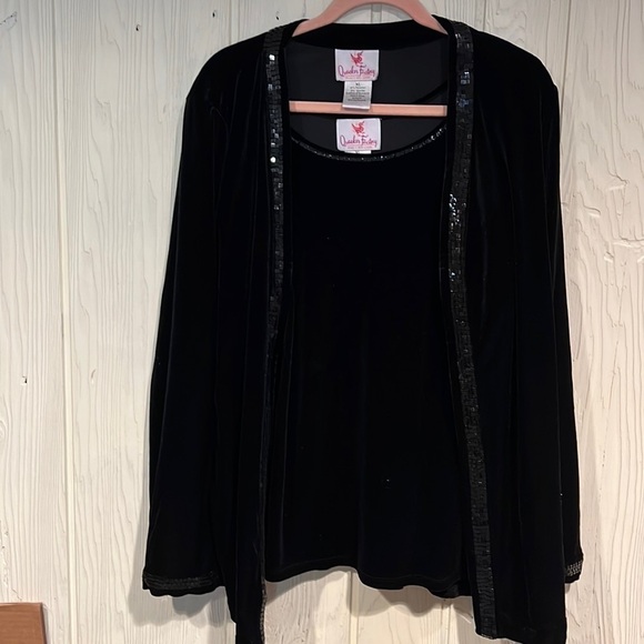 Quacker Factory Jackets & Blazers - Quacker FACTORY XL SEQUINS EMBELLISHED VELVET 2 PIECE SHELL WITH JACKET.